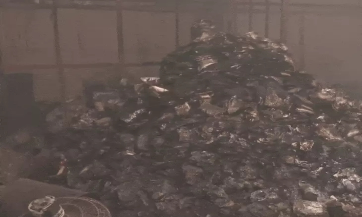 Fire breaks out in warehouses, 8 dead; several workers feared trapped.