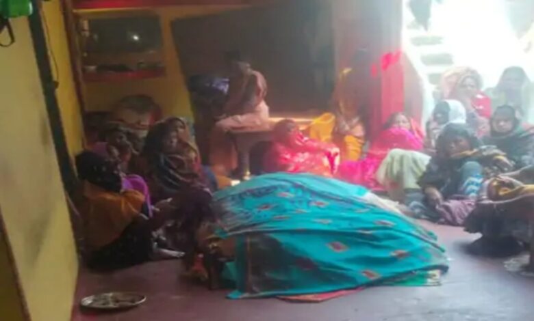 Cooks' strike in Raipur: Two women dead, protest continues for 30 days.