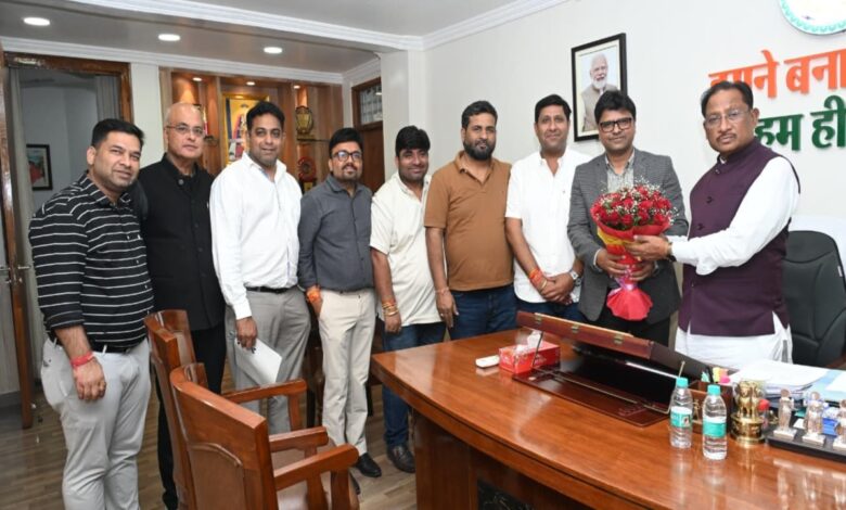 A delegation from CREDAI and the real estate sector paid a courtesy visit to CM Sai.