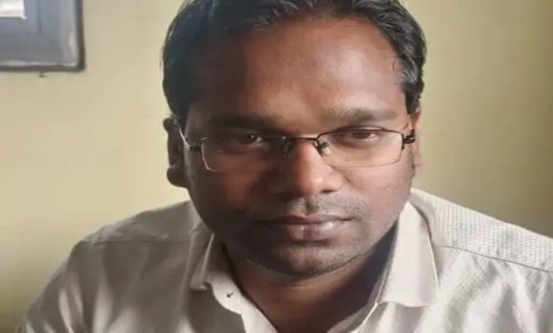 In Korba, the ACB (Anti-Corruption Bureau) arrested an assistant engineer red-handed while accepting a bribe of 50,000 rupees.