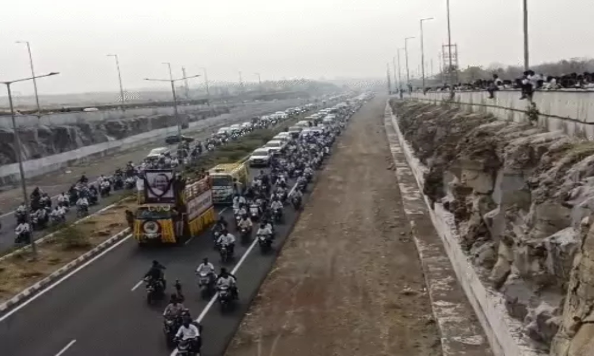 Ajit Pawar's funeral begins; huge crowds and traffic jams in Baramati.