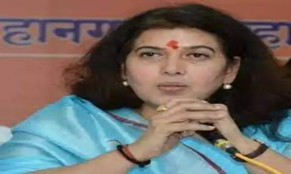 Saroj Pandey is accused of concealing important information in the Rajya Sabha elections.