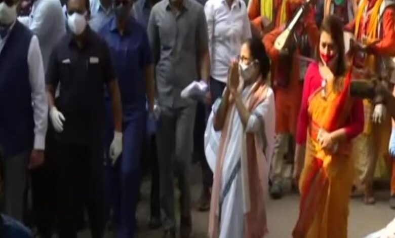 Mamata said that 4 suicides are happening every day in Bengal because of the SIR (Special Investigation Team).