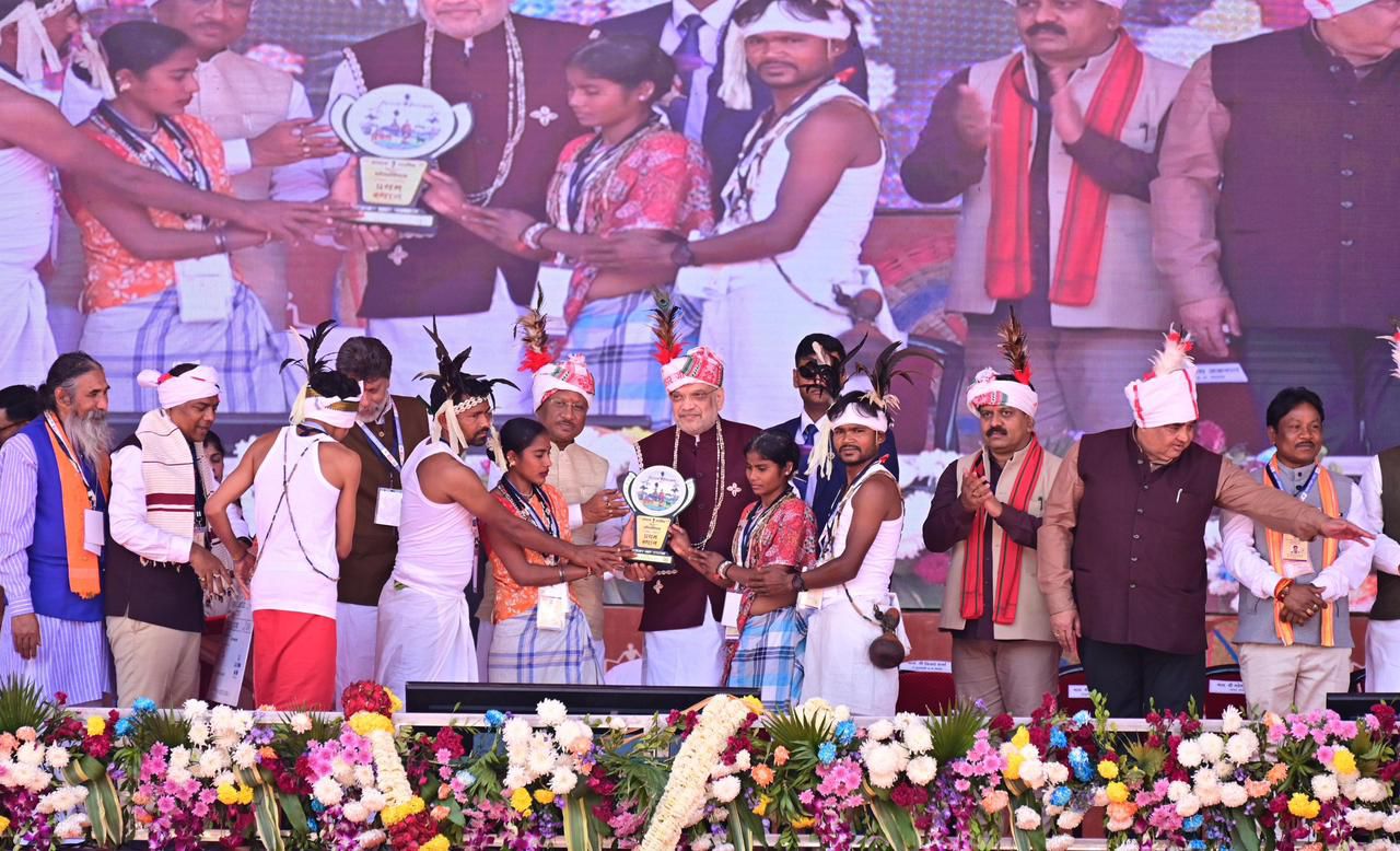 Home Minister Amit Shah was impressed by the school children's performance; the tribal play from Sukma won the first prize.