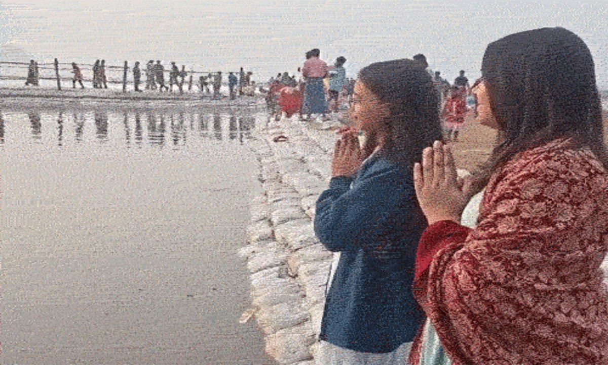 Rajim Kumbh Kalpa begins: Devotees take a dip of faith in the Triveni Sangam on Magh Purnima.