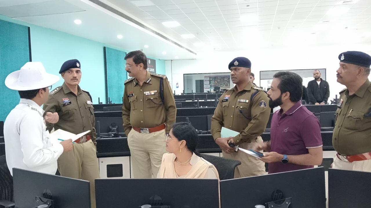 The Police Commissioner inspected the ITMS Command Center.