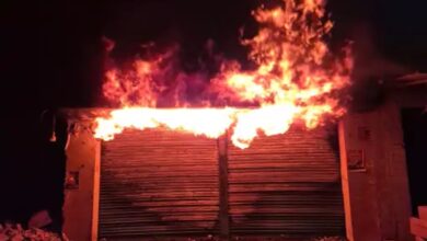 A massive fire broke out in a clothing store in Surguja, destroying goods worth 30 lakh rupees.