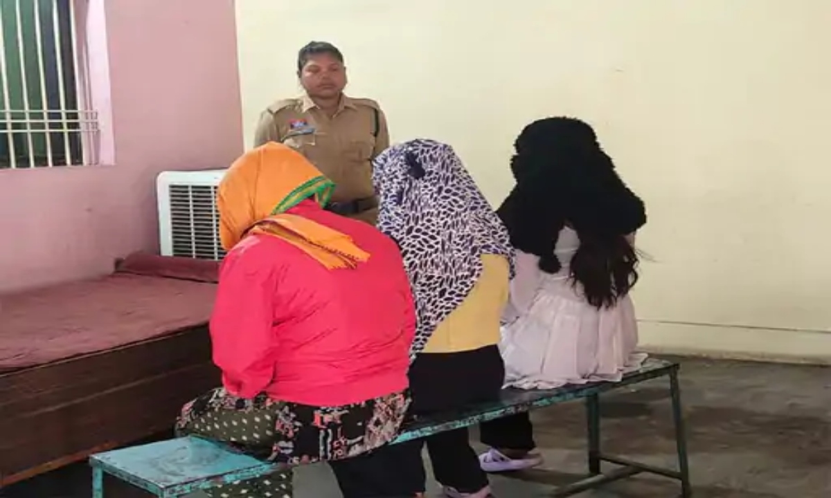 Sex racket busted in a rented house; police posed as customers.