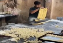 Bread, toast, and donuts were being made amidst flies in Raipur.