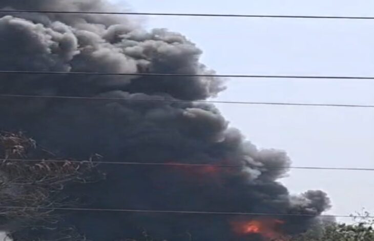 A fire broke out at Kaveri Industries, causing panic; fire brigade and police teams have arrived at the scene.