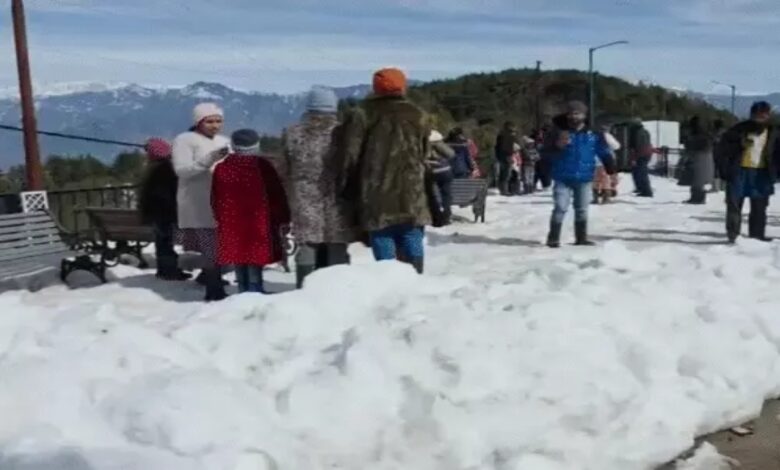 The temperature in Pithoragarh, Uttarakhand, is minus 24°.