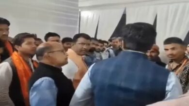 MLA gets angry over chaos in Rajim Kumbh