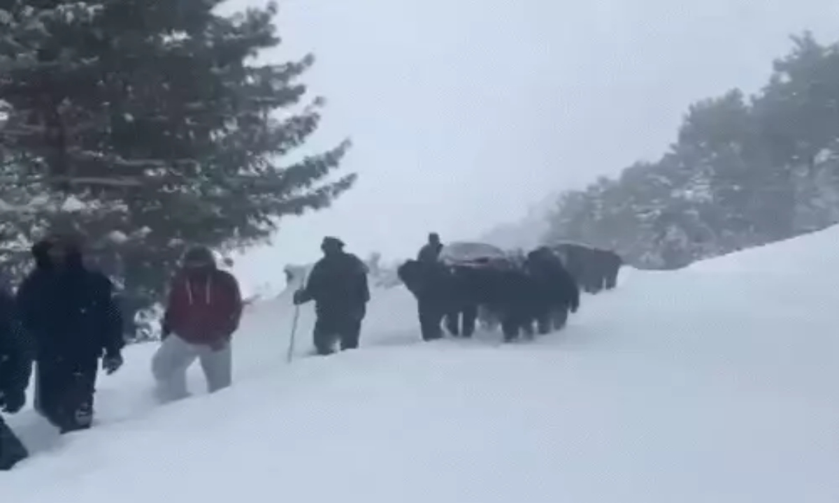 Pregnant woman rescued by Army after snowfall in Jammu and Kashmir