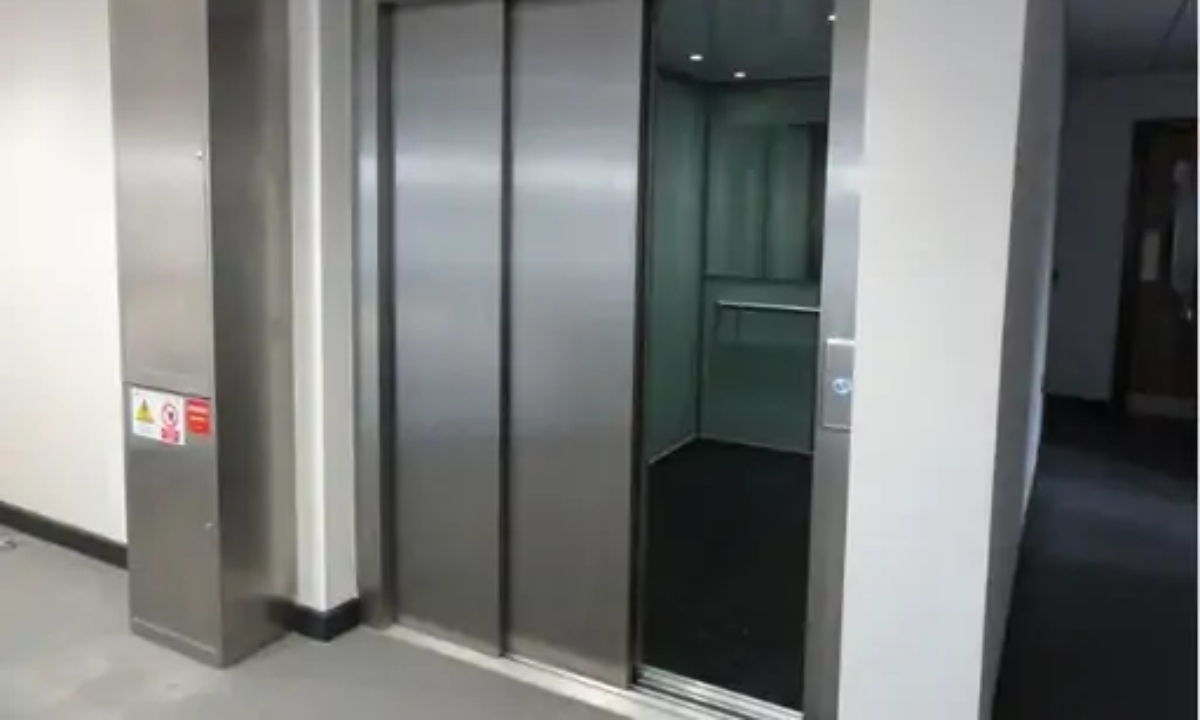 Lift of 18-storey building collapses, 5 injured