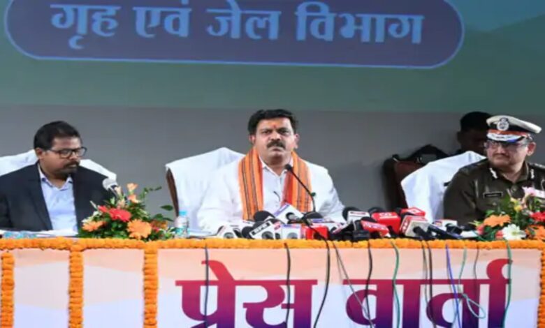 For the first time in Chhattisgarh, policemen get premium-free insurance, Gangster Act against 19 accused of cow smuggling