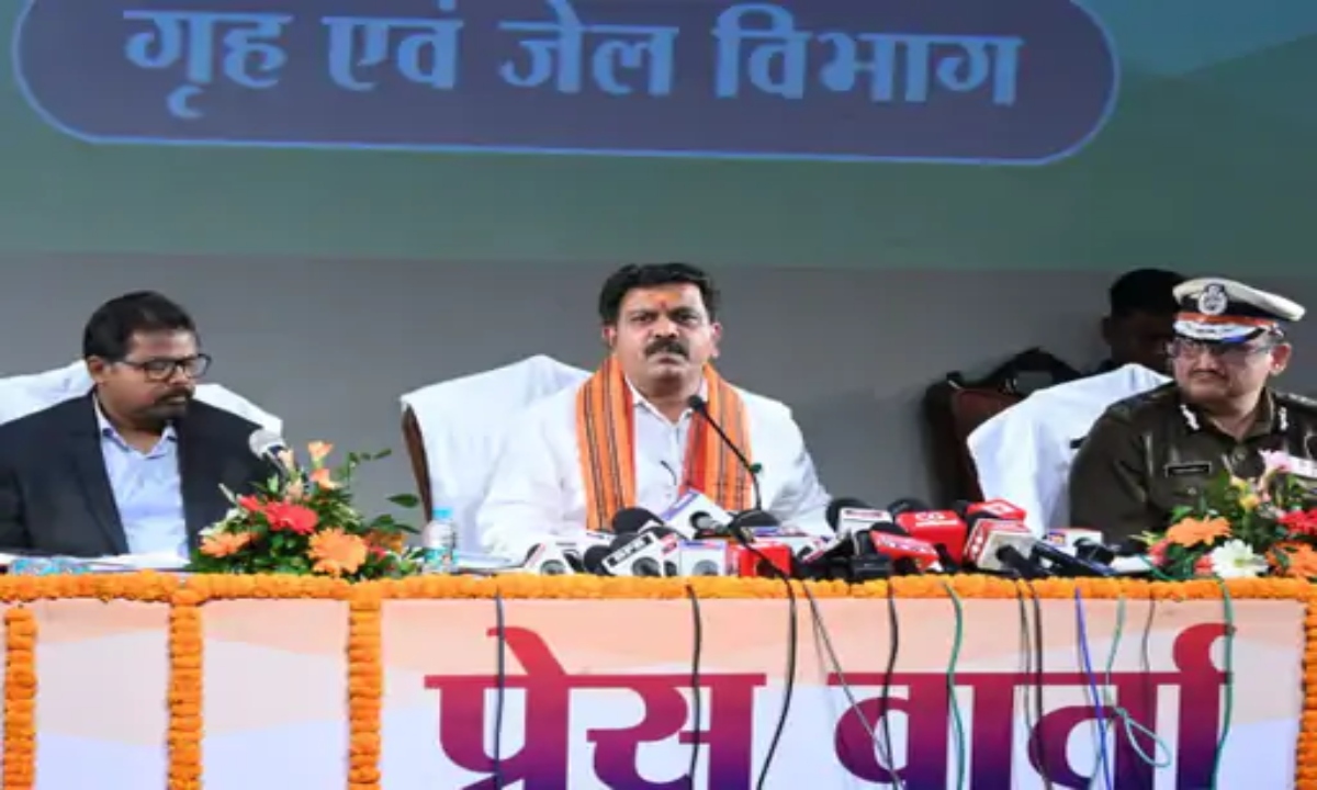 For the first time in Chhattisgarh, policemen get premium-free insurance, Gangster Act against 19 accused of cow smuggling