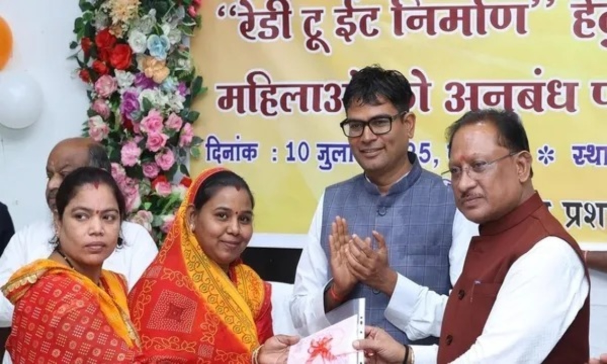 Self-help groups got the work of manufacturing and distributing ready-to-eat food.