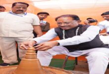 CM Sai sculpted a diya on a potter's wheel and interacted with traditional craftsmen.