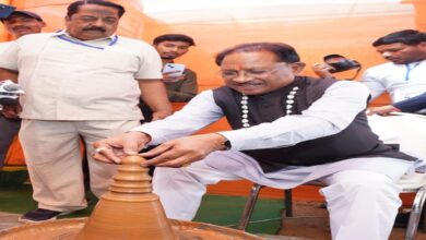 CM Sai sculpted a diya on a potter's wheel and interacted with traditional craftsmen.