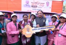 CM Sai gave gifts by distributing Ujjwala gas, pink e-rickshaw and garbage rickshaw.