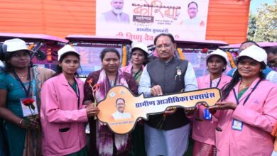 CM Sai gave gifts by distributing Ujjwala gas, pink e-rickshaw and garbage rickshaw.