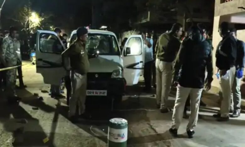 3.35 crore looted from a bullion trader