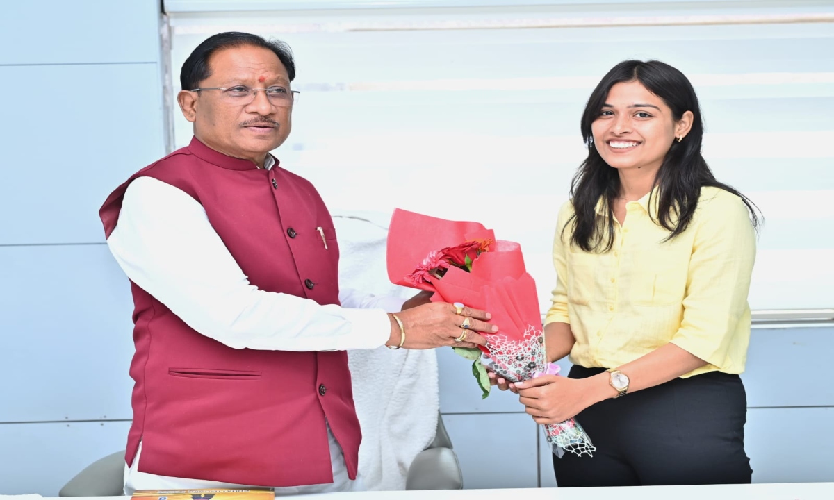 CM Sai felicitates Supriya Thakur, who secured All India 4th Rank in CDS exam