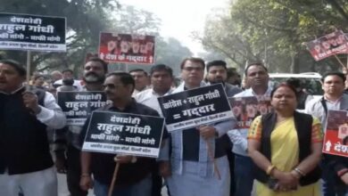 Politics heats up at AI Summit: BJP takes to streets to protest Congress protest, black flags thrown at Rahul Gandhi in Bhiwandi