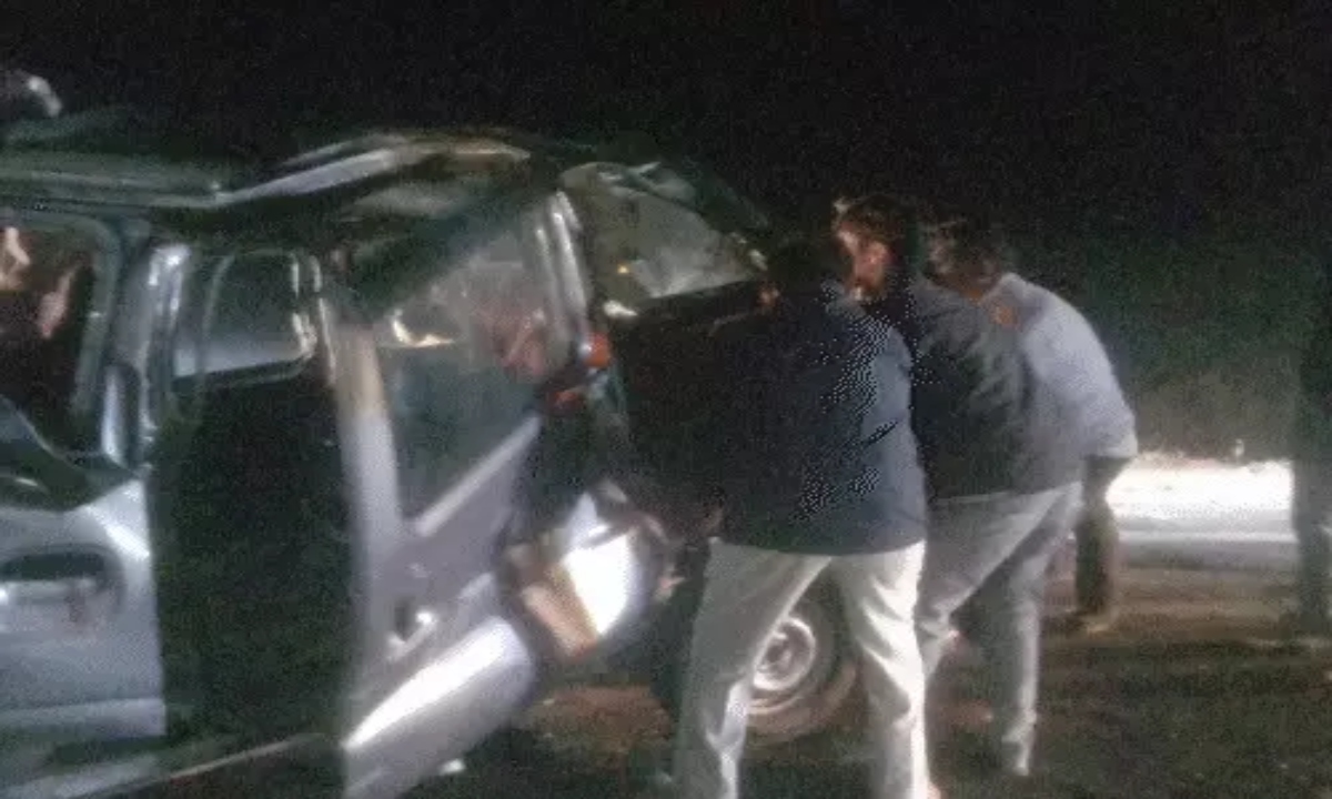 Bus-van head-on collision: 5 killed, 6 seriously injured