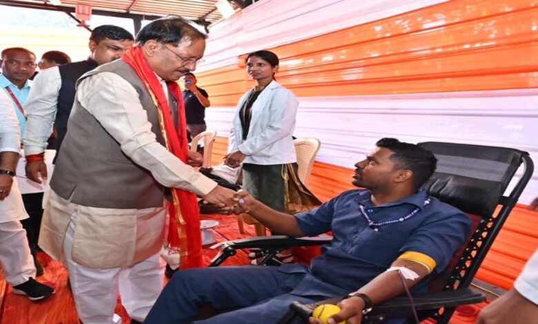 Message of service on birthday: Chief Minister inaugurated blood donation camp