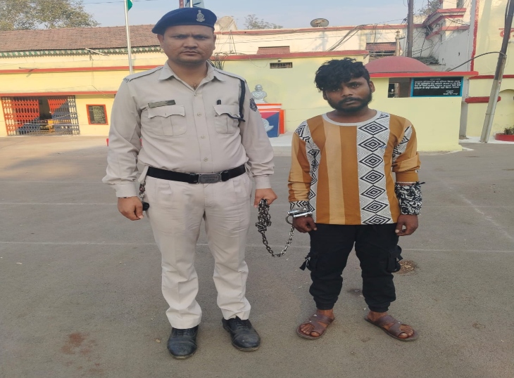 Robbery at knife point in Raipur, police arrest the accused