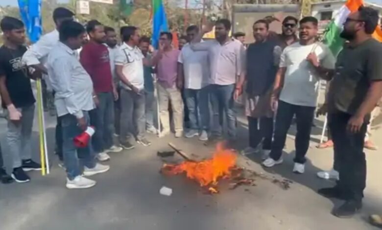 Youth Congress burns PM's effigy, clashes with police; FIR lodged at Kotwali police station