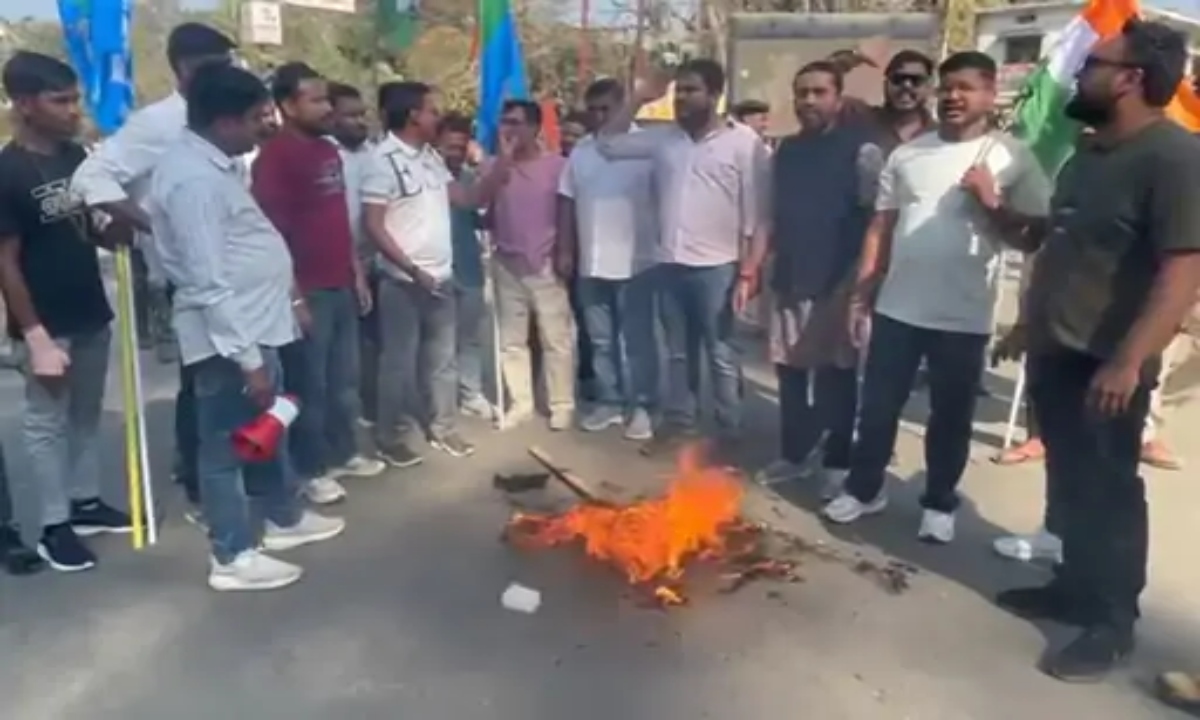 Youth Congress burns PM's effigy, clashes with police; FIR lodged at Kotwali police station