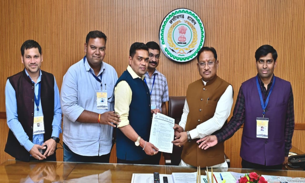 Raipur Press Club delegation pays courtesy visit to CM Sai, invites him to be the chief guest at Rangotsav