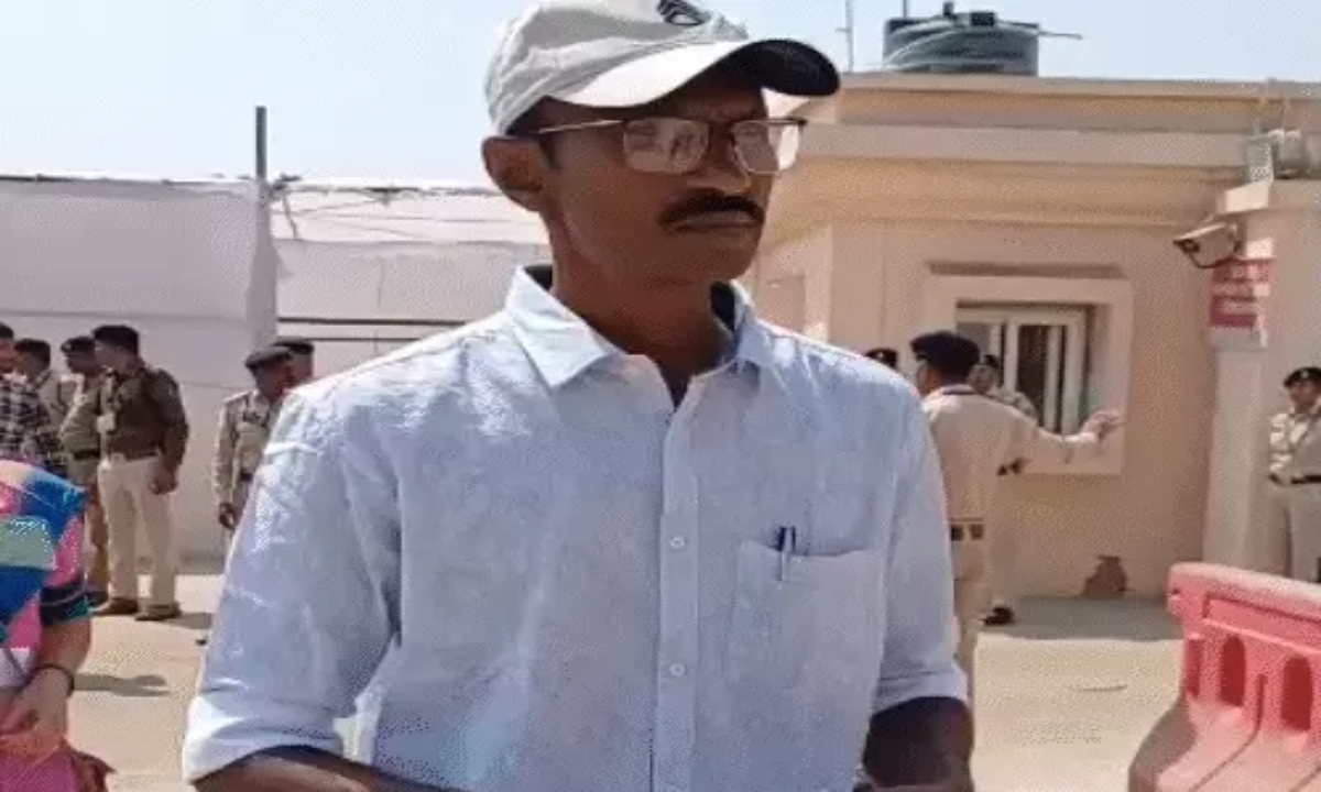 120 surrendered Naxalites, including Jhiram attack mastermind Chaitu, attend Assembly proceedings