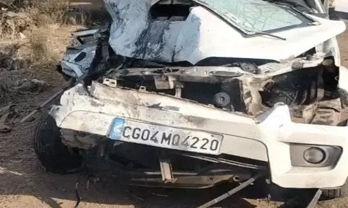 Trailer on the wrong side hits Scorpio, 4 killed