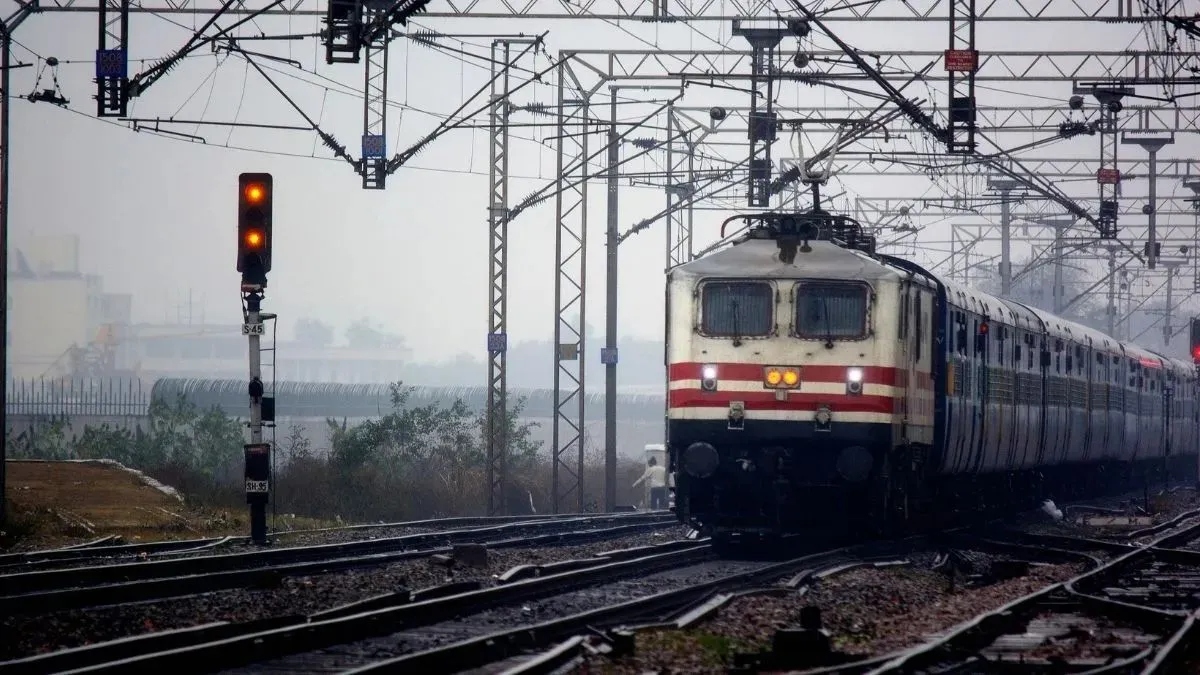 Dongargarh Navratri: Major Railway Decision for Devotee Convenience—Stoppages for 10 Express Trains and Special Trains Introduced