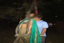 Husband and wife hanged themselves on a roadside tree