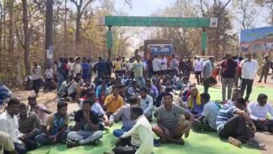 भिलाई स्टील प्लांट पर वादाखिलाफी का आरोप: नारायणपुर में ट्रक मालिकों का चक्काजाम, घंटों थमा आवागमन