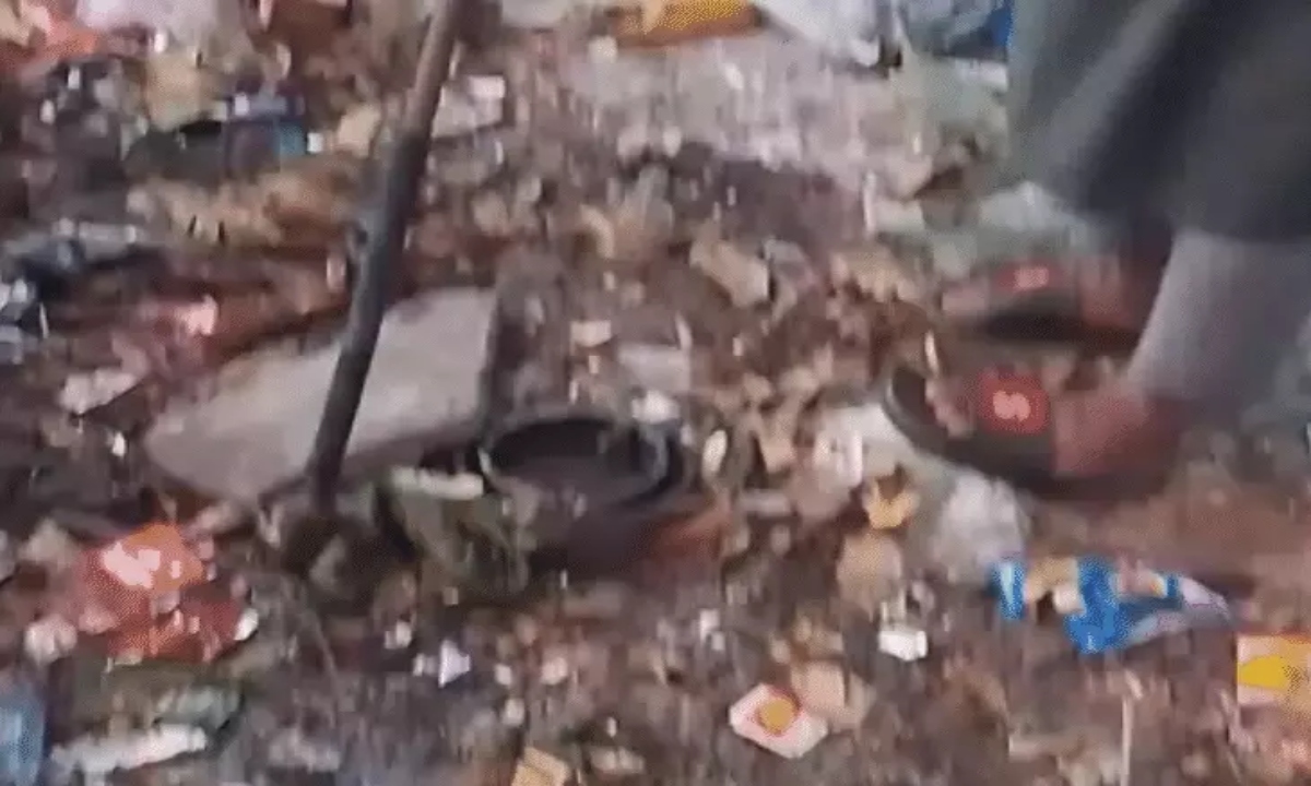 Dead earthworm found in water line, residents fear Indore-like tragedy