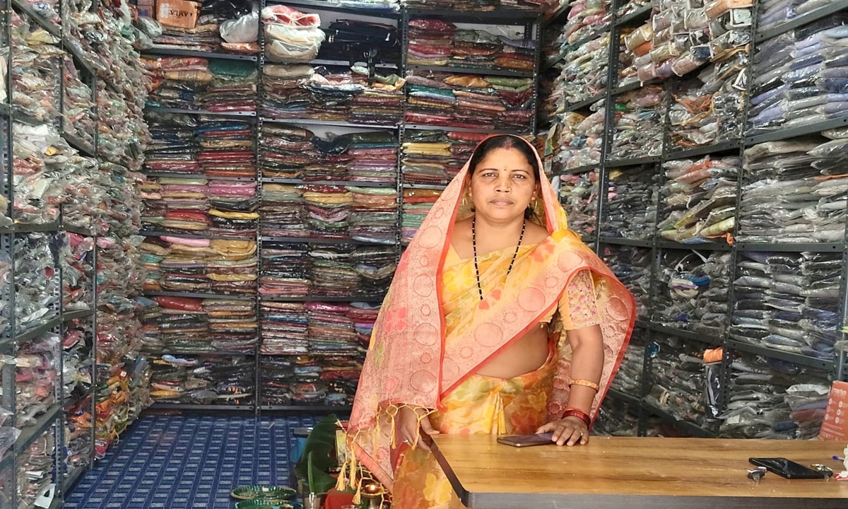 Chhattisgarh's women are becoming empowered during the Mahatari Gaurav Year. Women are becoming self-reliant by joining self-help groups.