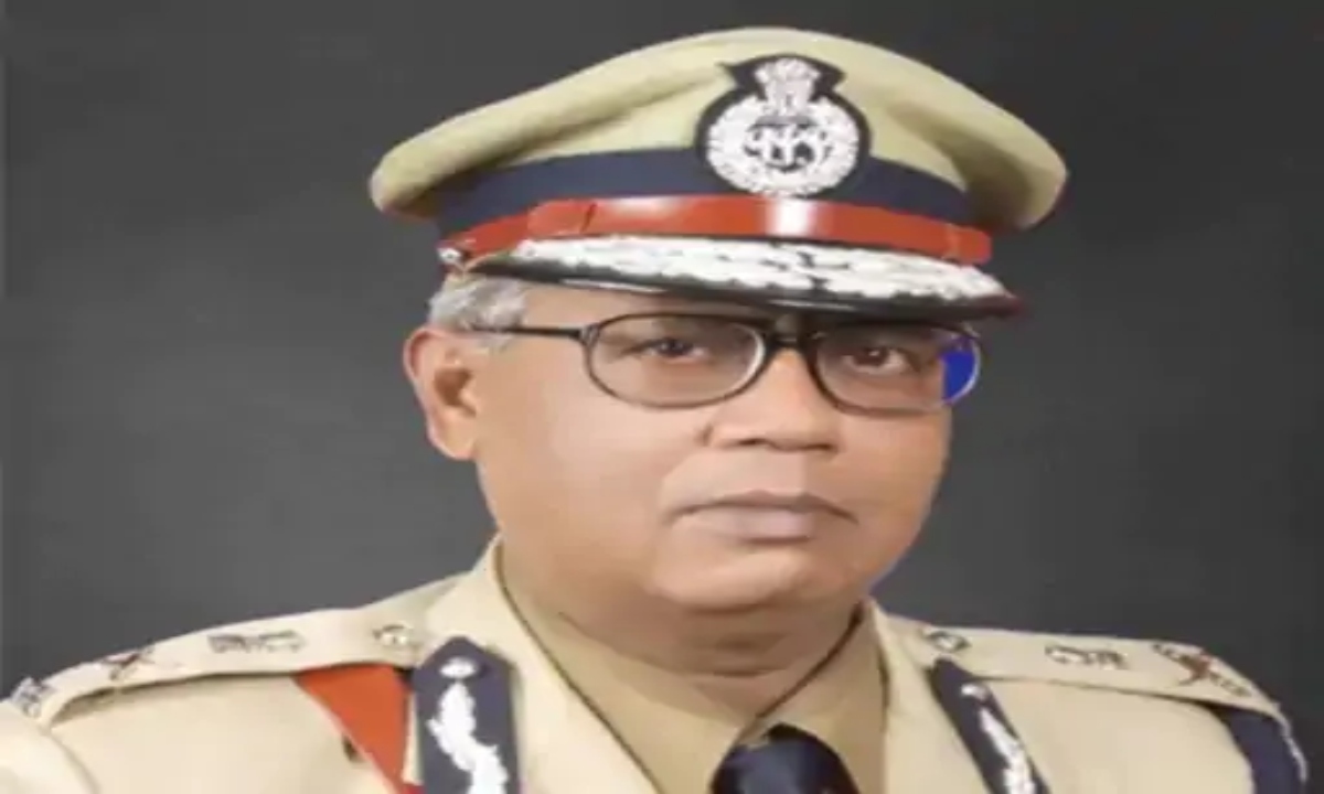 Former Chhattisgarh DGP Vishwaranjan passes away: breathed his last in a Patna hospital, was ill for a long time.