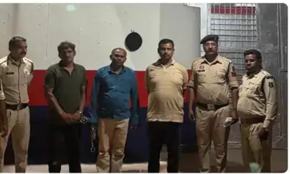 Opium cultivation on 5 acres for 4 years, bouncers were stationed at the farmhouse