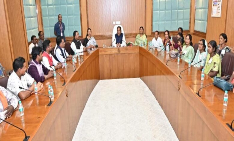 Sarpanches play a vital role in rural development: Jashpur Sarpanches meet Chief Minister Vishnu Dev Sai