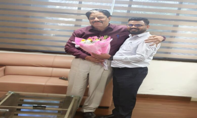 Courtesy meeting of Chief Minister's Advisor Dr. Dhirendra Tiwari with Vice Chairman of State Policy Commission Ganesh Shankar Mishra