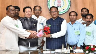 Chief Minister receives invitation for Phule-Nakul-Ambedkar Jayanti Mela Mahotsav