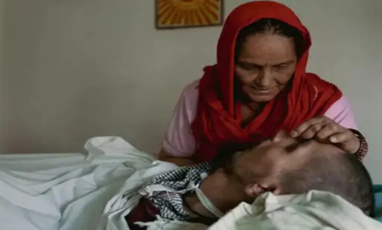 A man in a coma for 13 years was allowed euthanasia, a landmark decision by the Supreme Court.