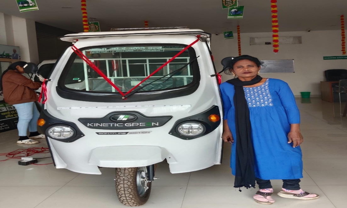 Even her disability could not stop Saira Bano's courage, she became self-reliant by driving an e-rickshaw.