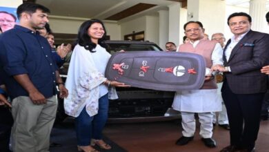 Honoring Chhattisgarh's Daughter: Chief Minister Sai Gifts a Tata Sierra Car to Physiotherapist Akanksha Satyavanshi