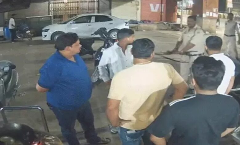 Police High-handedness in Durg: Constable Beats BJP Leader's Brother with Gun Butt